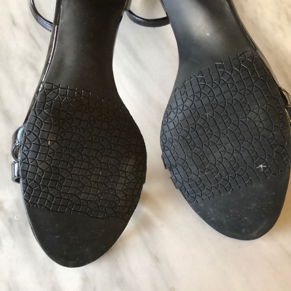 Like new black patent heel pumps with ankle strap - Picture 5 of 5